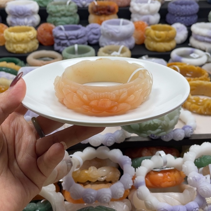 吉***康石英质玉未镶嵌手镯