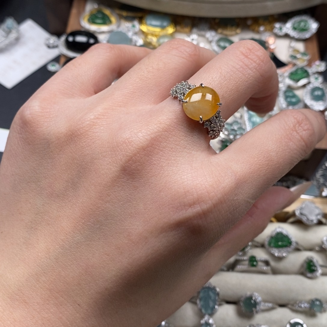 翡翠颈饰未镶嵌翡翠