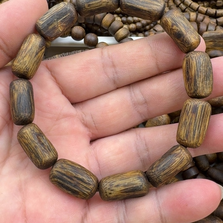 沉香手串乌身手串11克