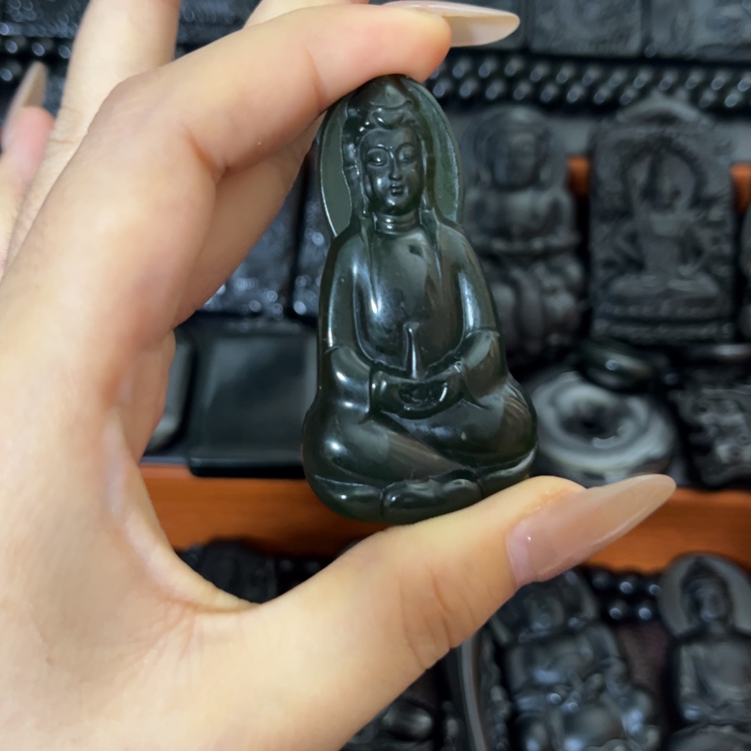 未镶嵌蛇纹石玉颈饰