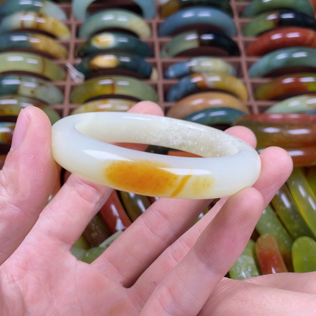 蛇纹石玉未镶嵌手镯