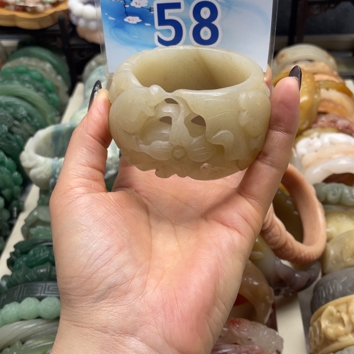 石英岩玉未镶嵌手镯