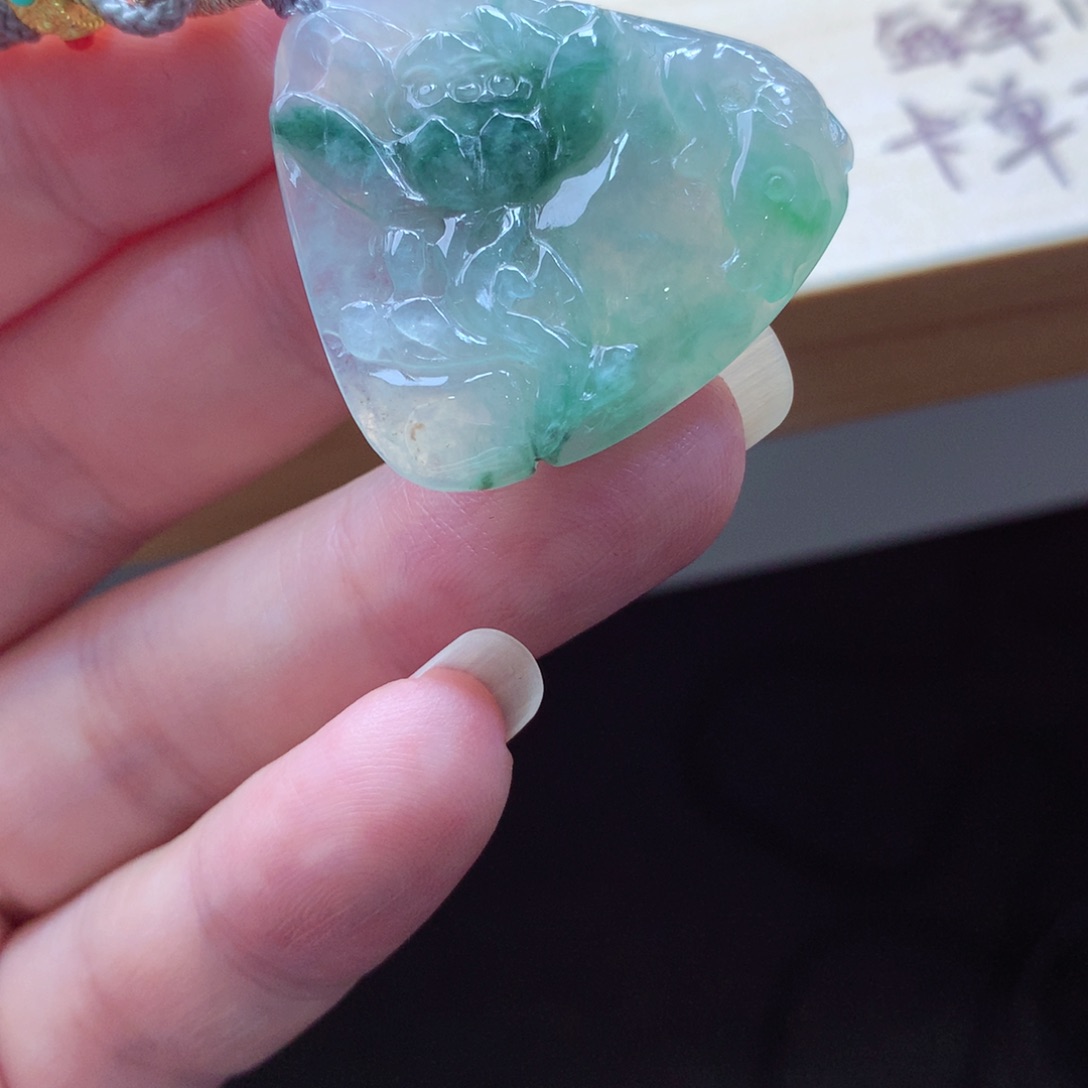 翡翠颈饰未镶嵌吊坠