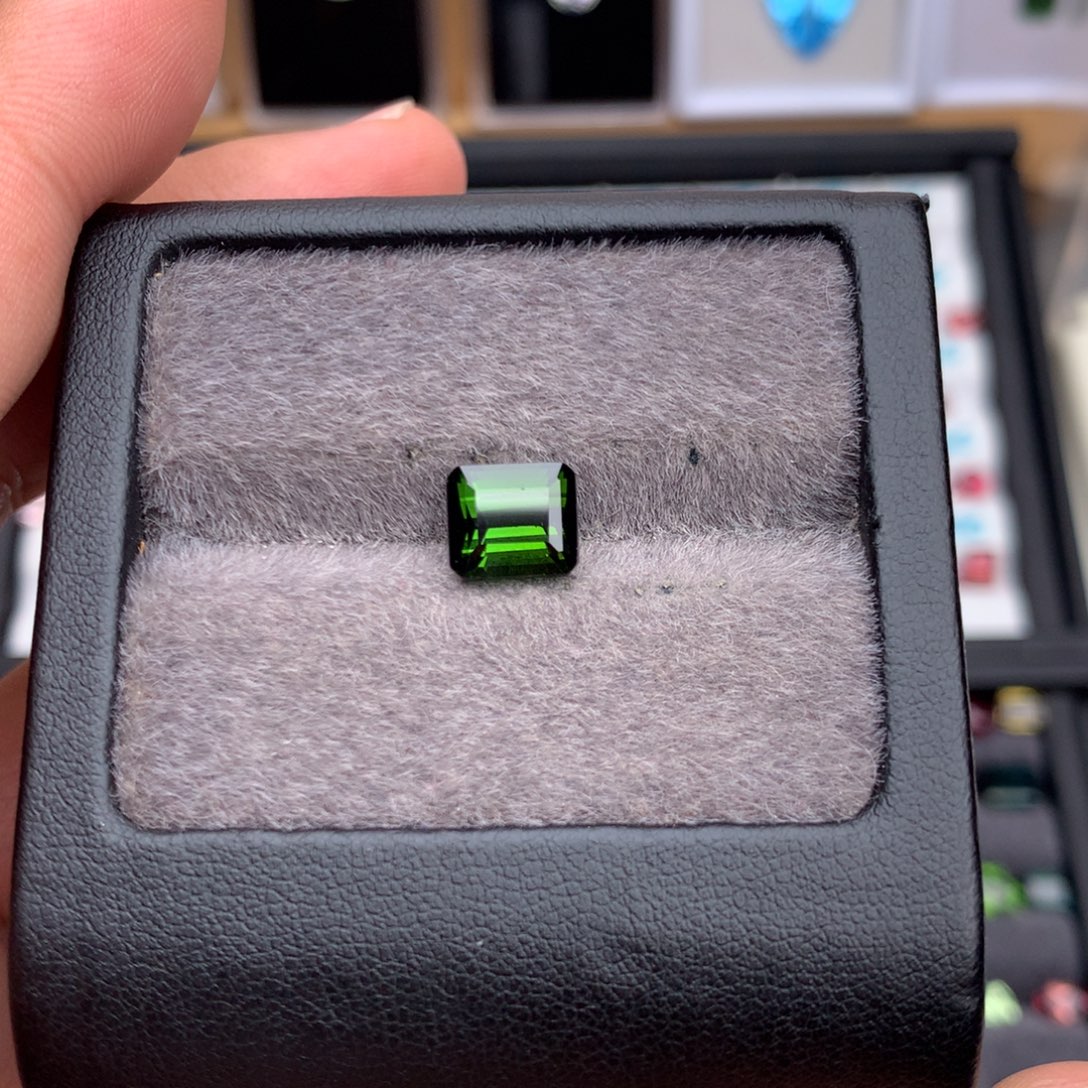 未镶嵌碧玺珠宝半成品3.05克拉全净无暇