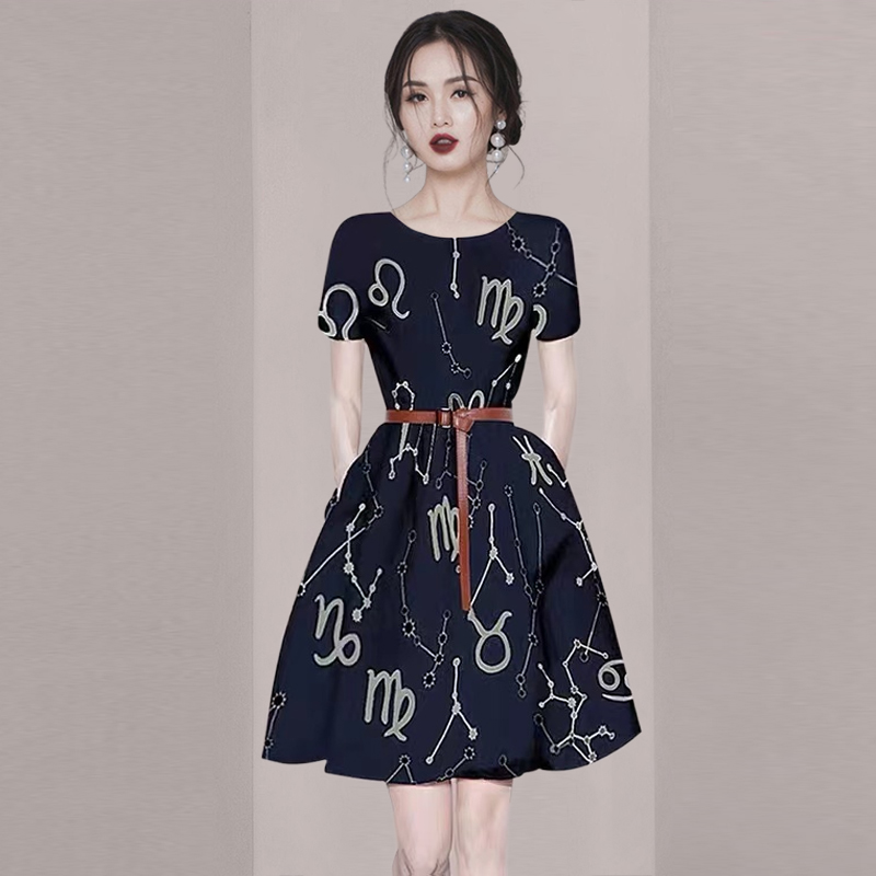 时尚设计感印花连衣裙小个子女装2022夏季新款收腰别致A字裙