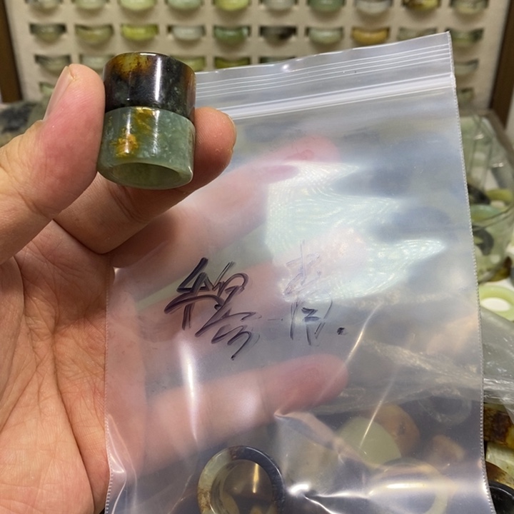 穆***青蛇纹石玉未镶嵌戒指