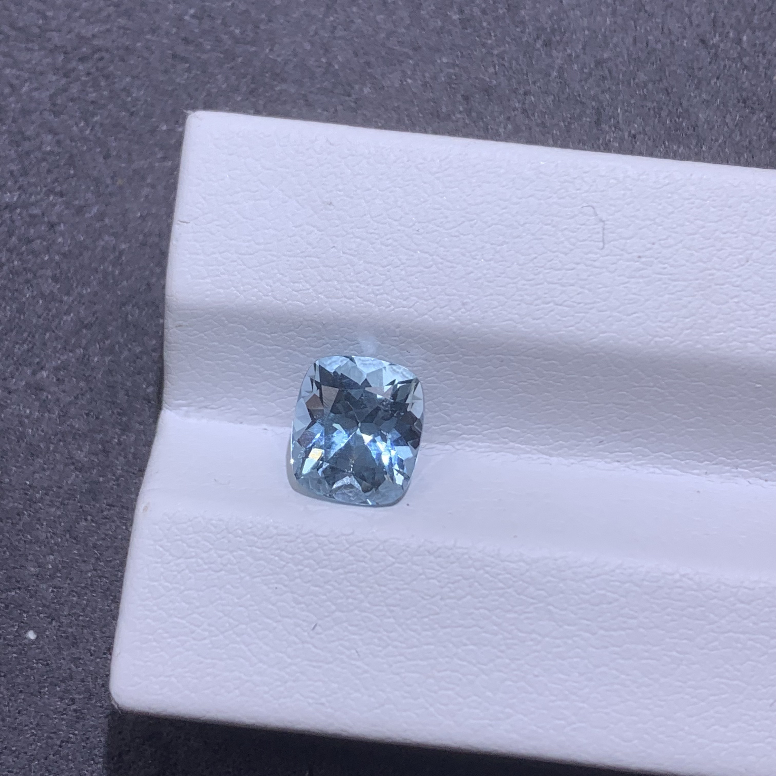 1.98克拉天然圣玛利亚海蓝宝裸石爆闪满火彩颜色鲜艳靓丽晶体干净