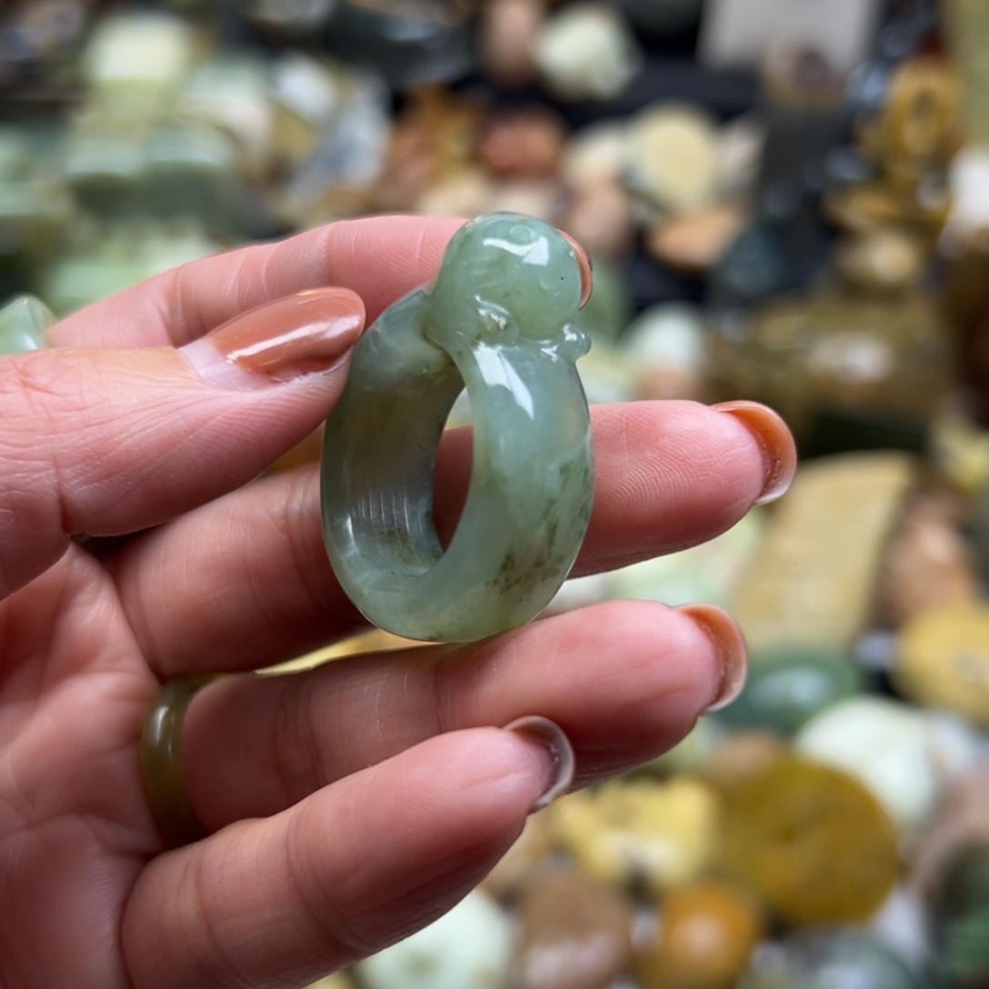 小***.岫玉未镶嵌颈饰花玉兰猫