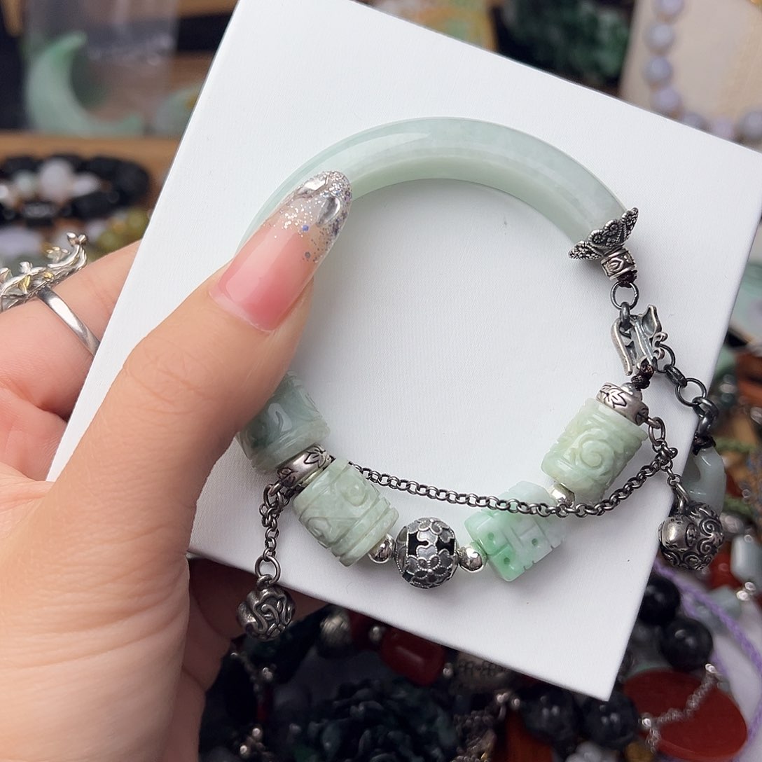 翡翠吊坠(赠链)未镶嵌八**财吊坠