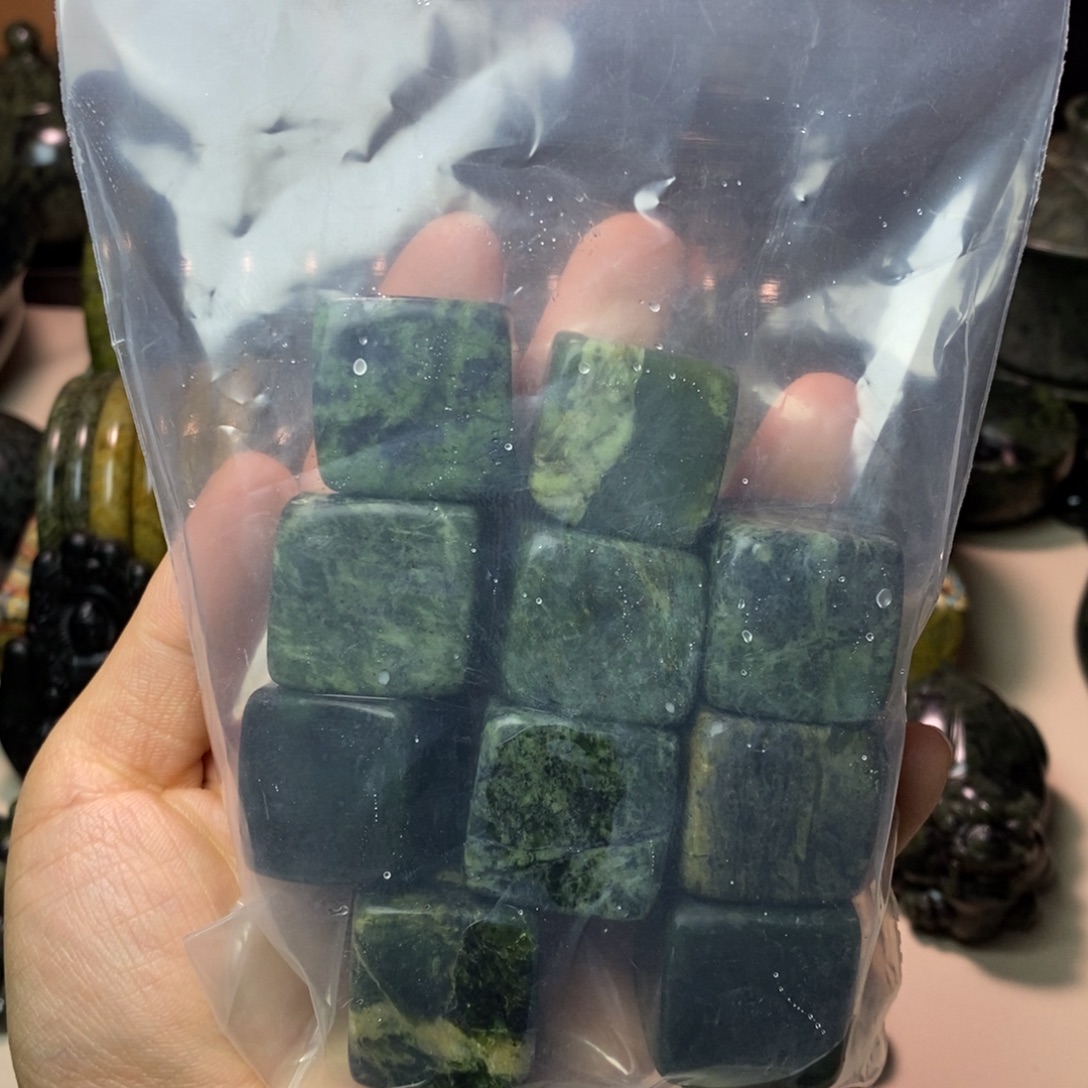 蛇纹石玉未镶嵌项链