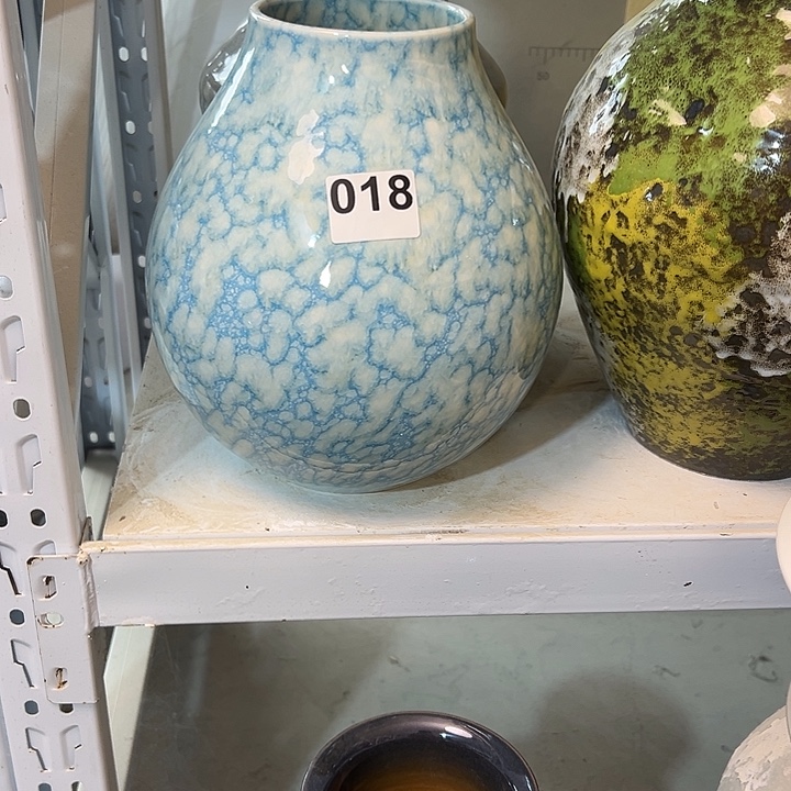 在***方白泥花瓶口9，高25，018，摆件