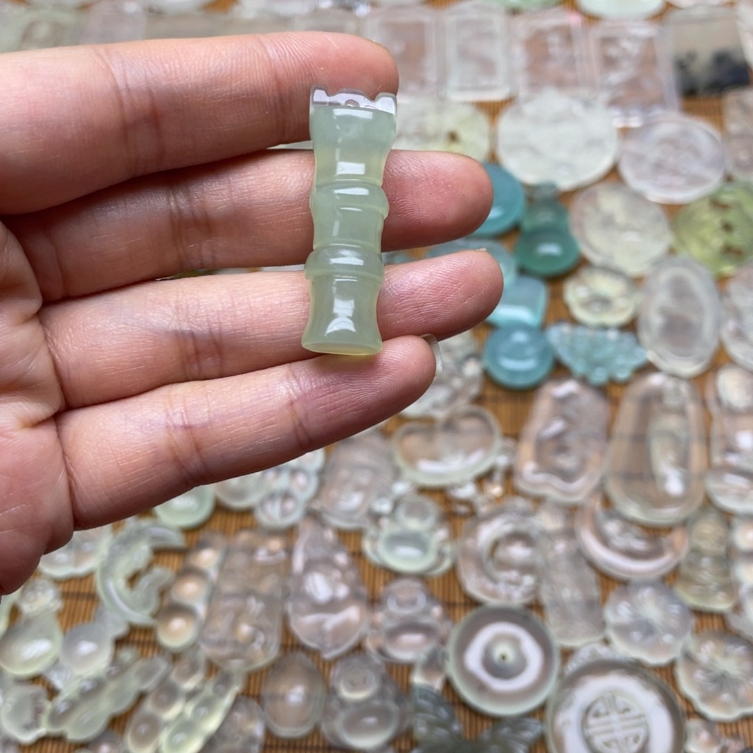 未镶嵌蛇纹石玉颈饰