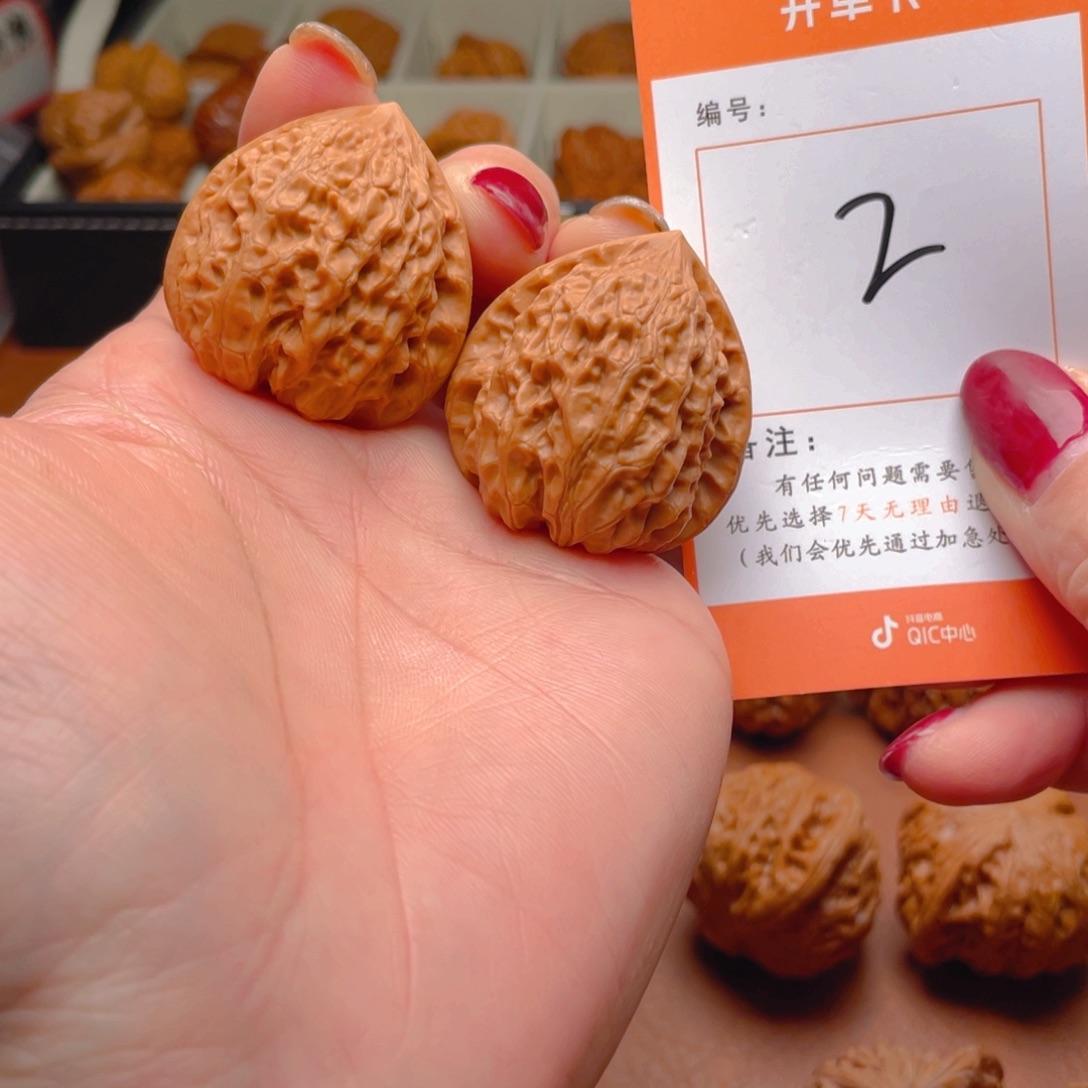 文玩核桃吊坠金牛35