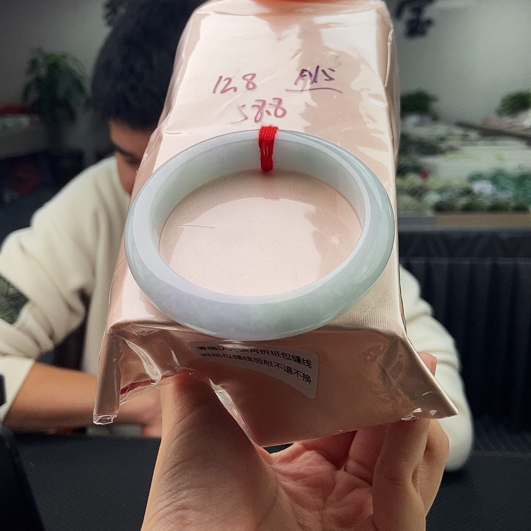 翡翠未镶嵌手镯颜色多样性发拍一发一