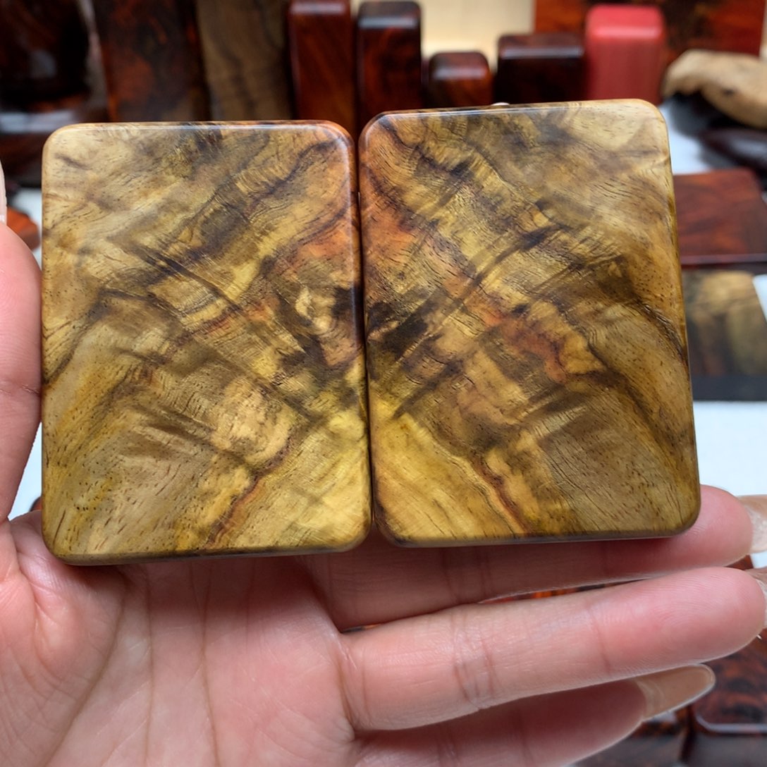 交趾黄檀（大红酸枝）卡**斯