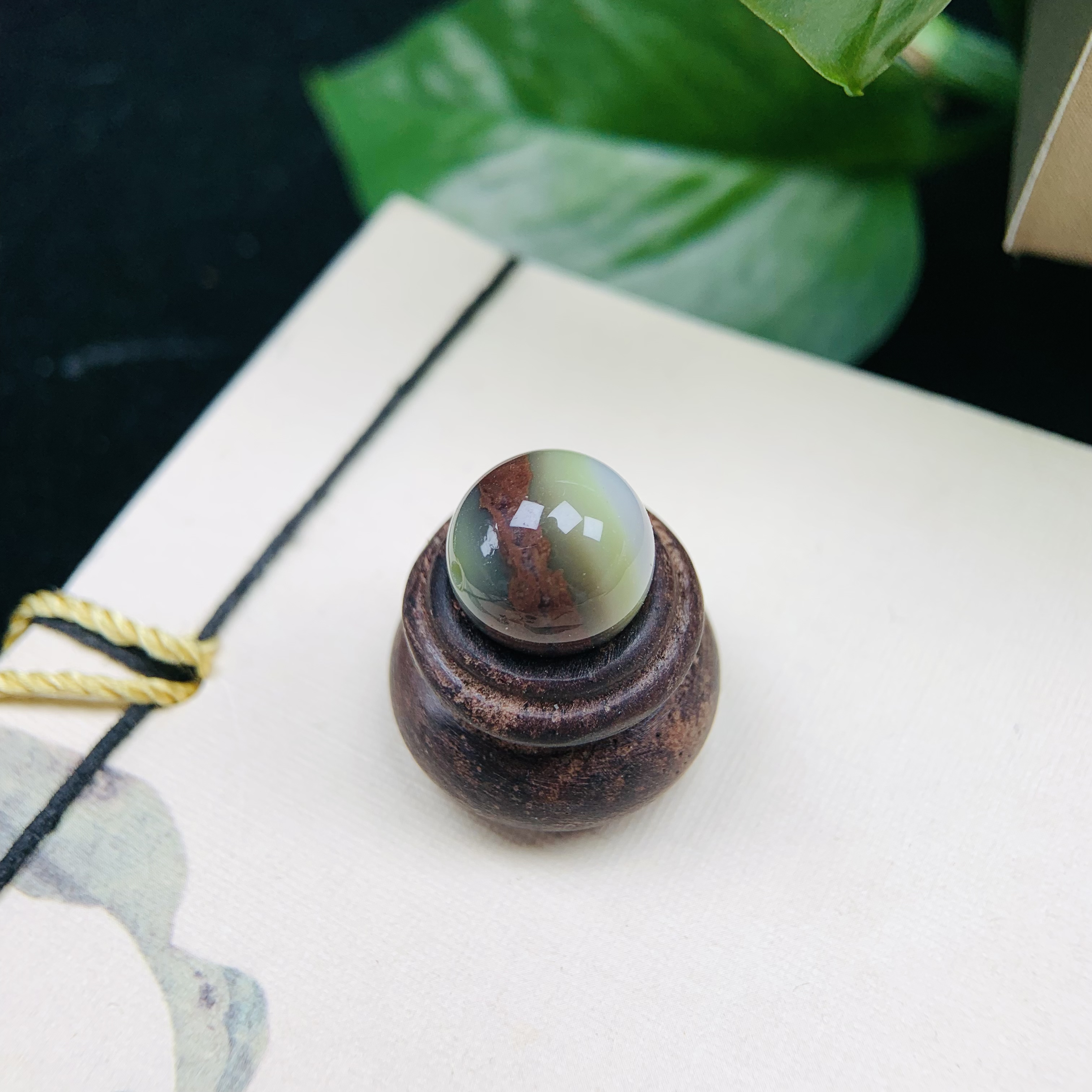 天然老矿盐源玛瑙俏色石包玉单颗挂件手工精雕约11mm+