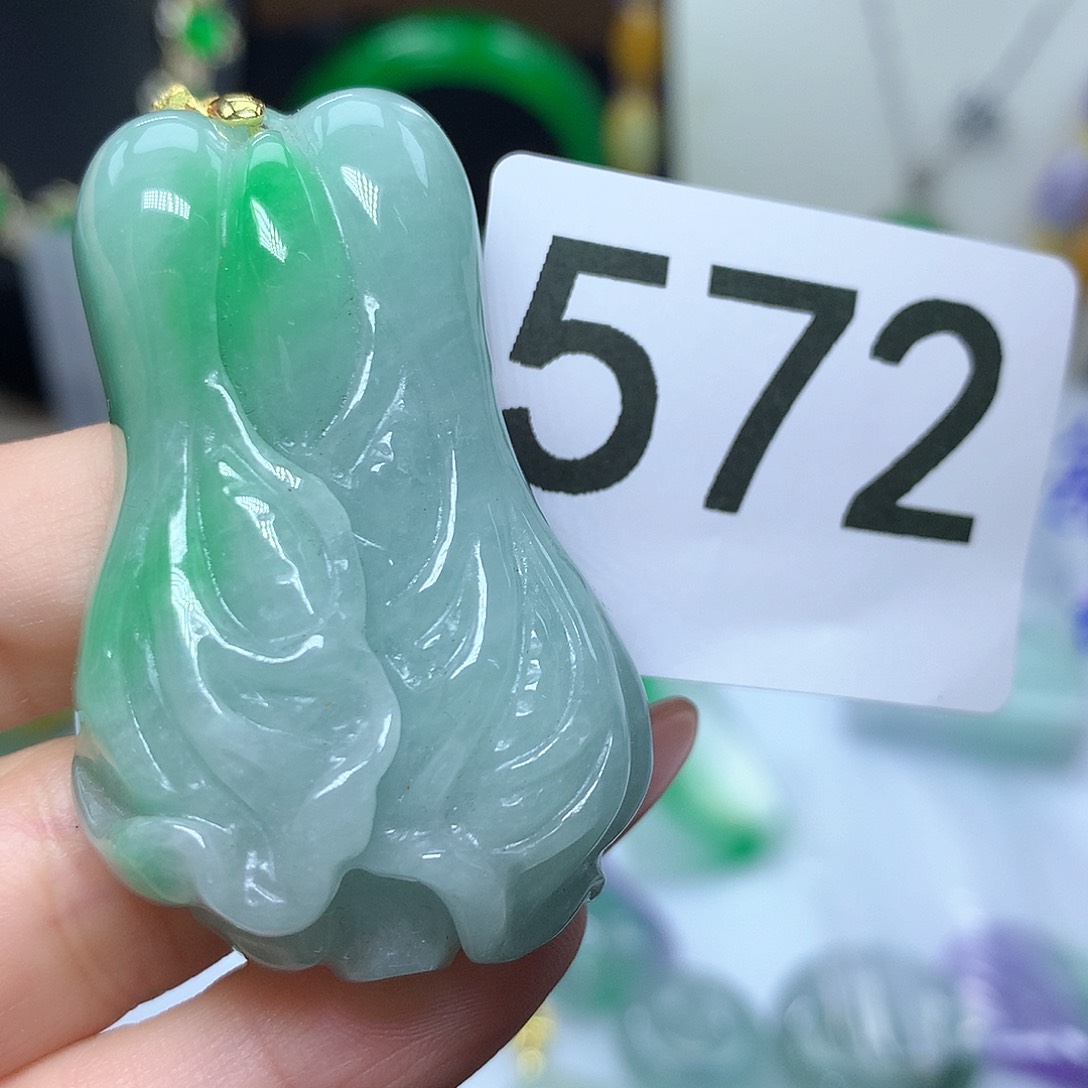 翡翠吊坠(赠链)未镶嵌