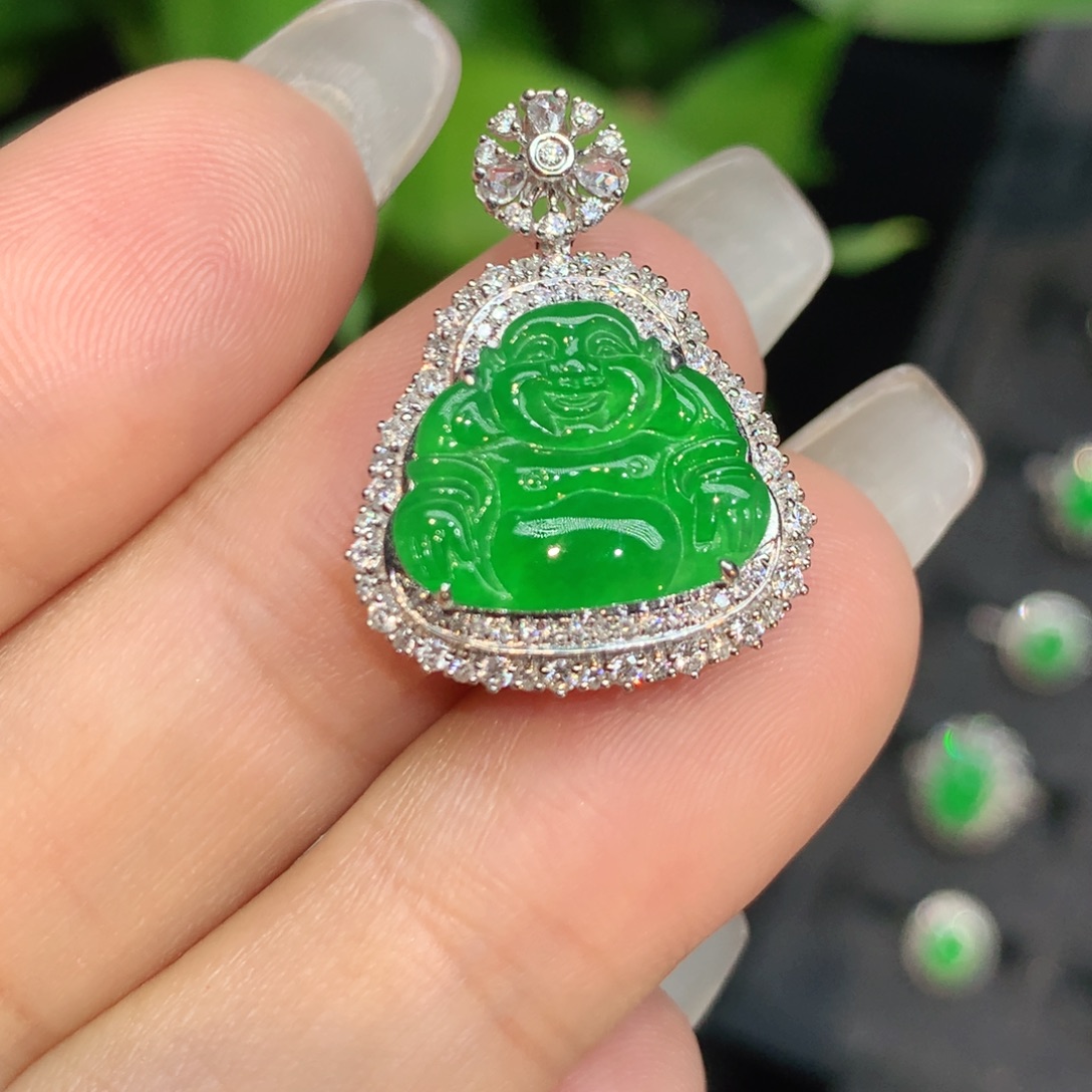 翡翠18K金镶嵌颈饰