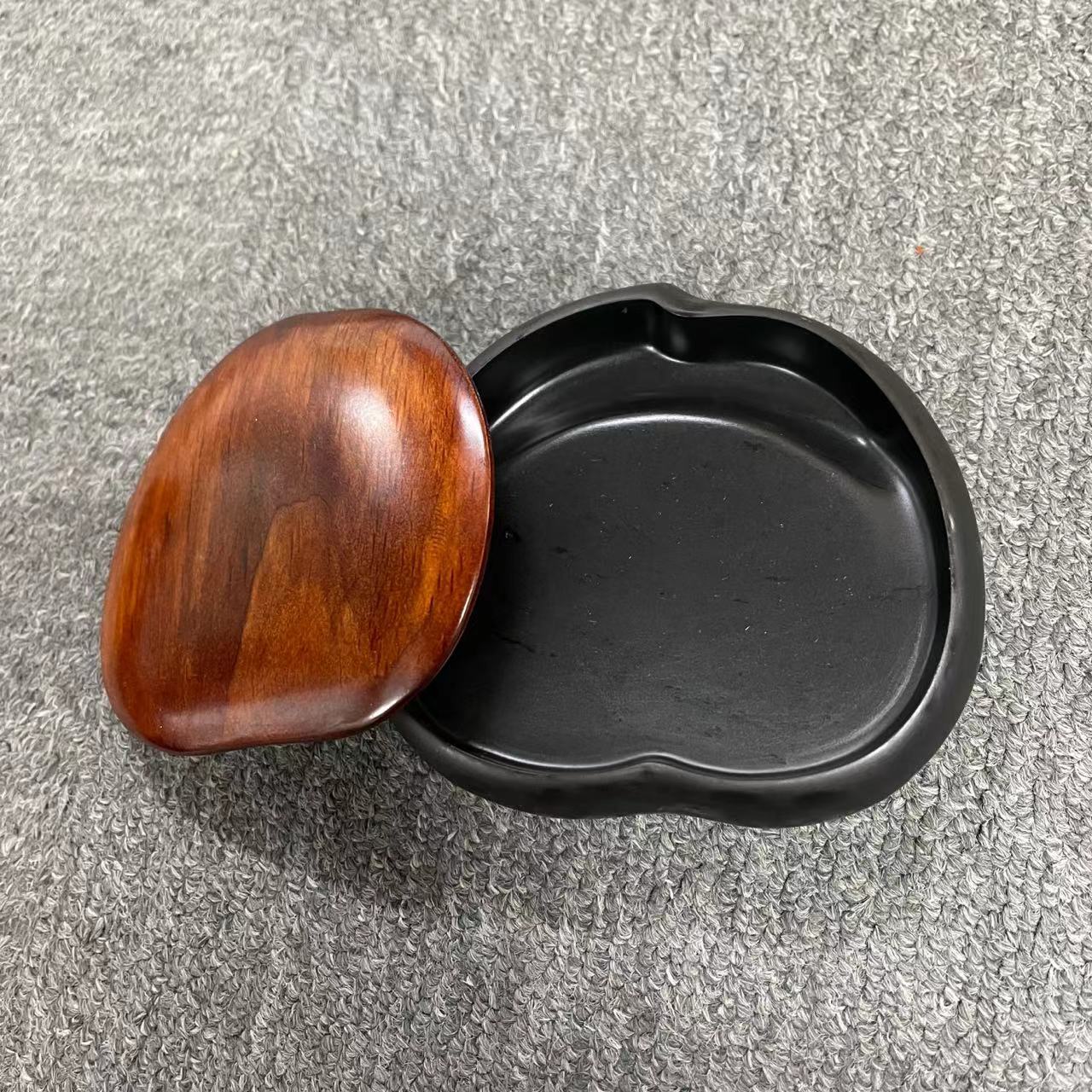 安徽歙砚【带盖寿桃】砚台1个