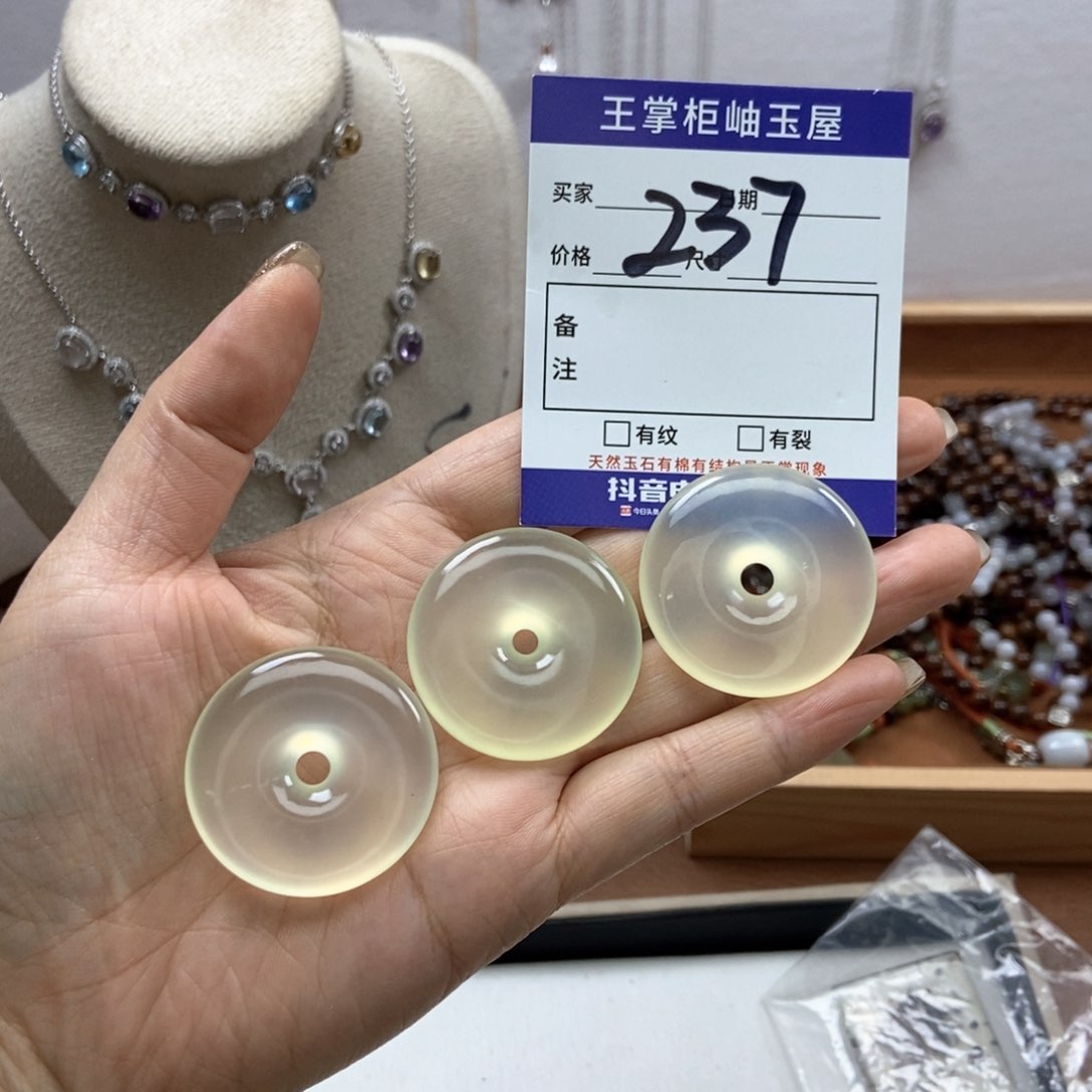 岫玉吊坠吊坠未镶嵌多样性，发一个