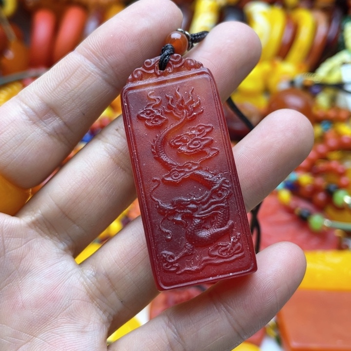 树脂制品82号雕刻吊坠