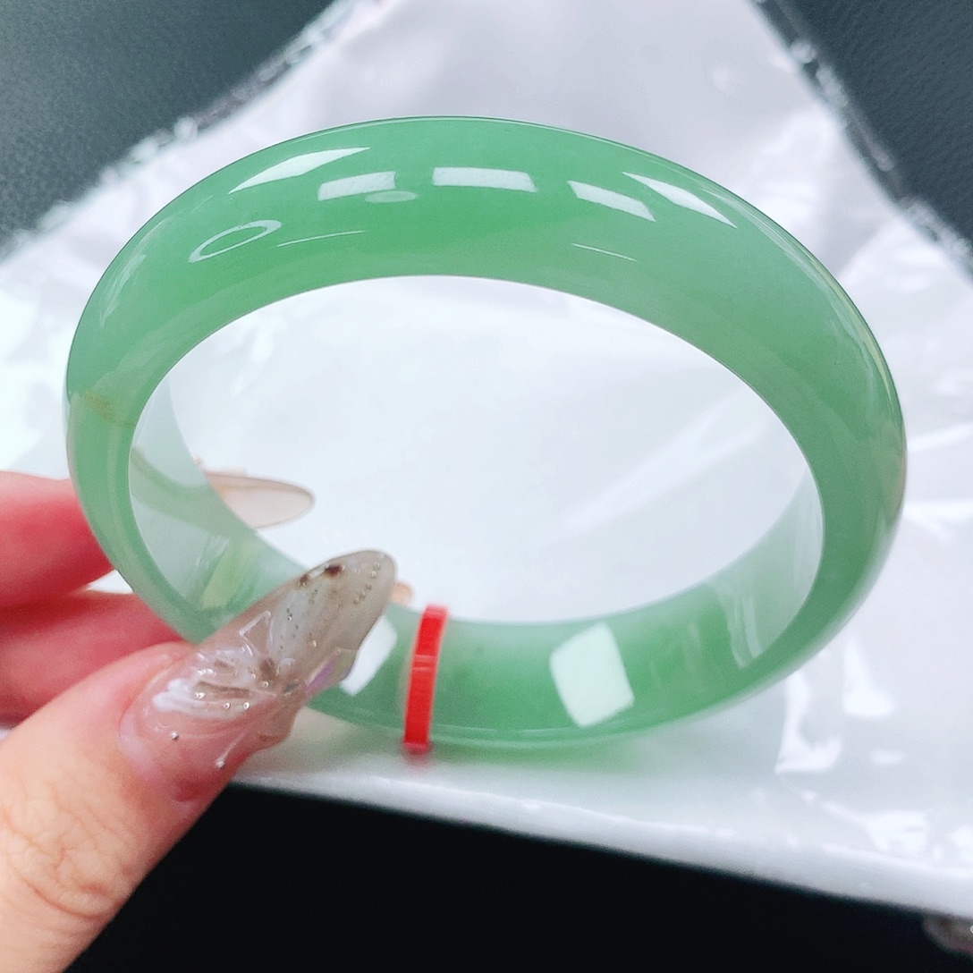 翡翠手镯未镶嵌57圈