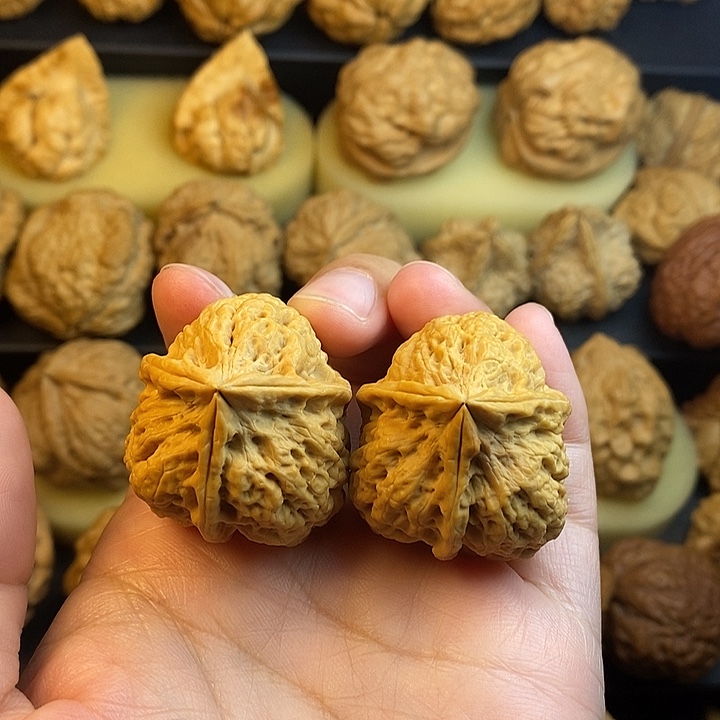 文玩核桃吊坠珊瑚纹36