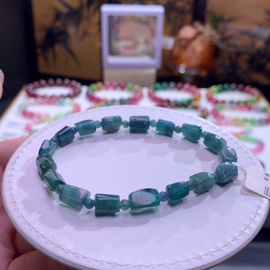 手链未镶嵌碧玺不退换