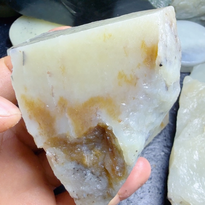 和田玉（糖玉）未镶嵌珠宝奇石