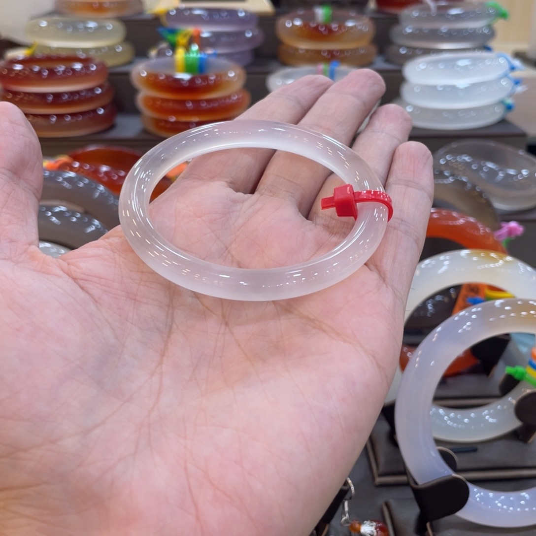 玛瑙/玉髓手镯未镶嵌