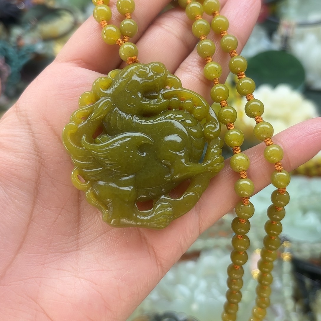 蛇纹石玉未镶嵌颈饰