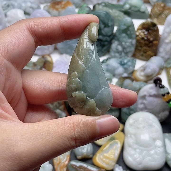 翡翠未镶嵌颈饰翡翠
