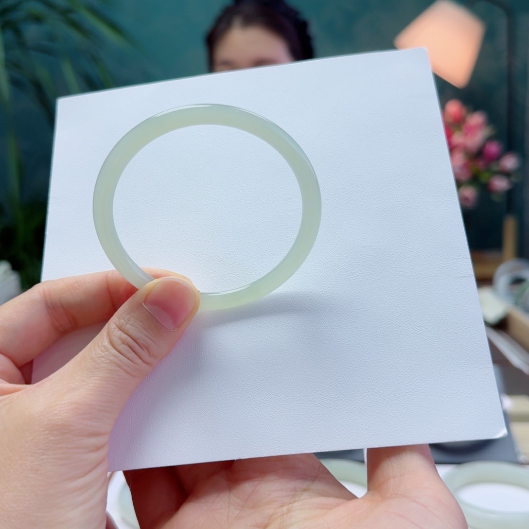 和田玉手镯未镶嵌M****恬57