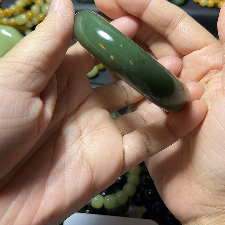岫岩河磨玉（透闪石质玉）未镶嵌手镯