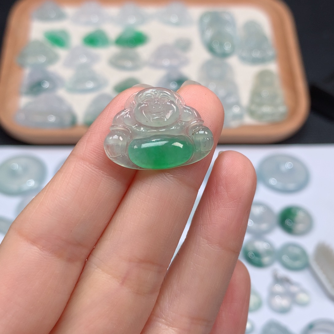 翡翠颈饰未镶嵌冰种飘阳绿佛公