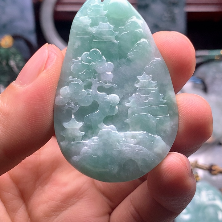 翡翠颈饰未镶嵌大***常山水