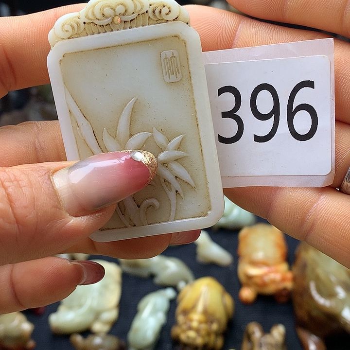 和田玉未镶嵌车挂