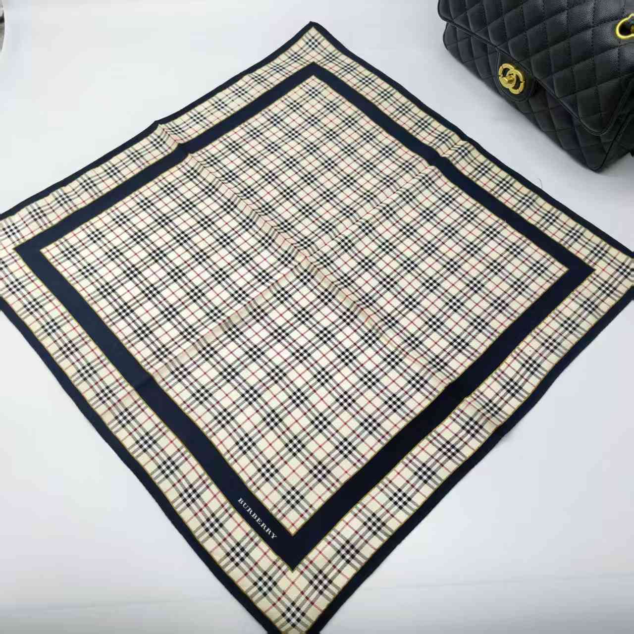 95新 BURBERRY/博柏利 海囤/巴宝莉/丝巾yy08554