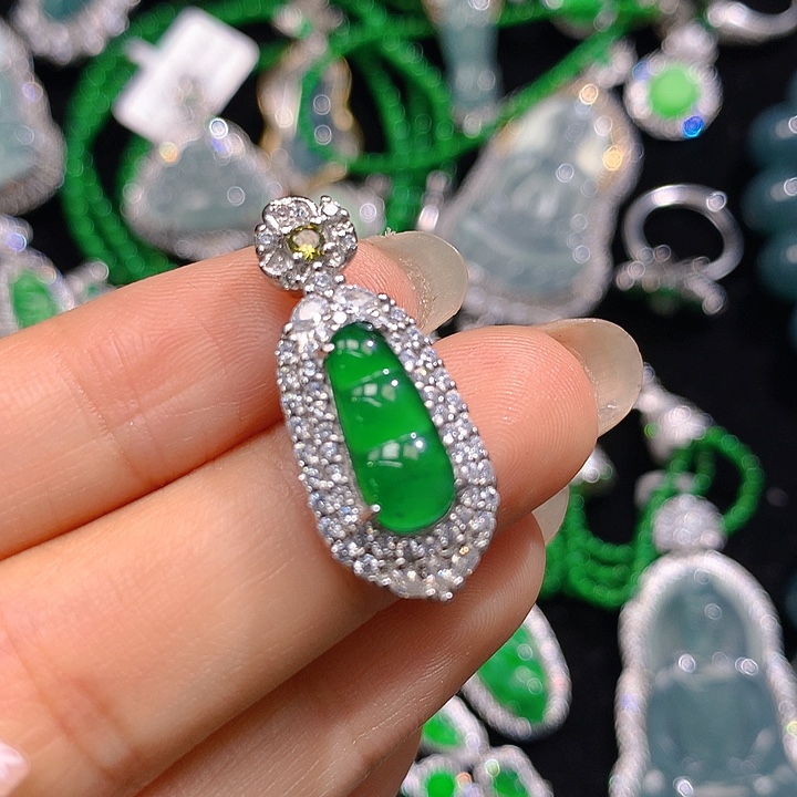 翡翠颈饰未镶嵌翡翠