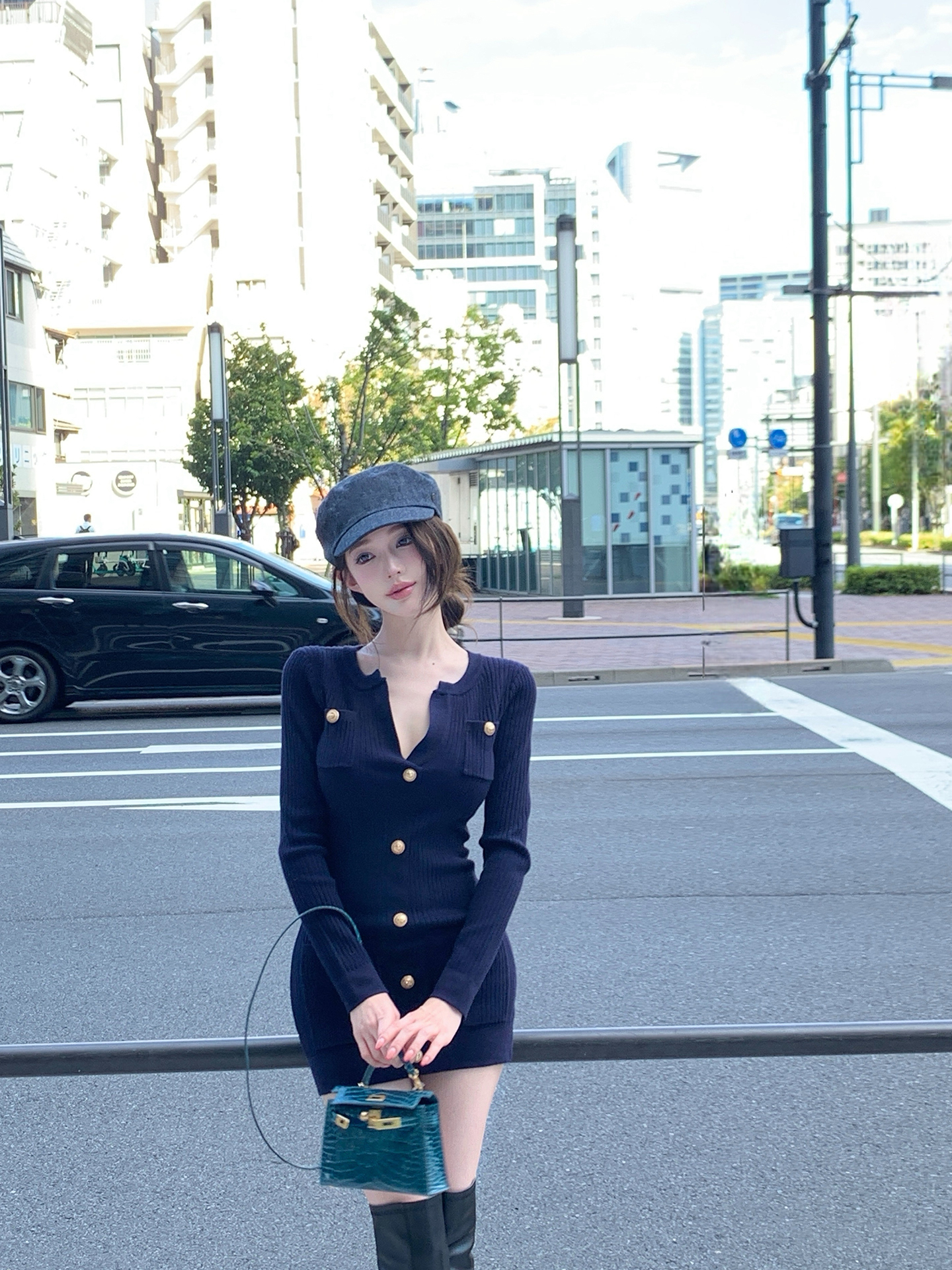 小香风V领藏青色针织连衣裙女2025新款热恋美学收腰单排扣包臀裙