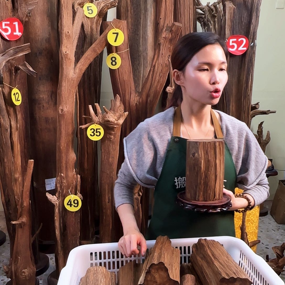 沉香沉香碎屑天然沉香原材料➕底座