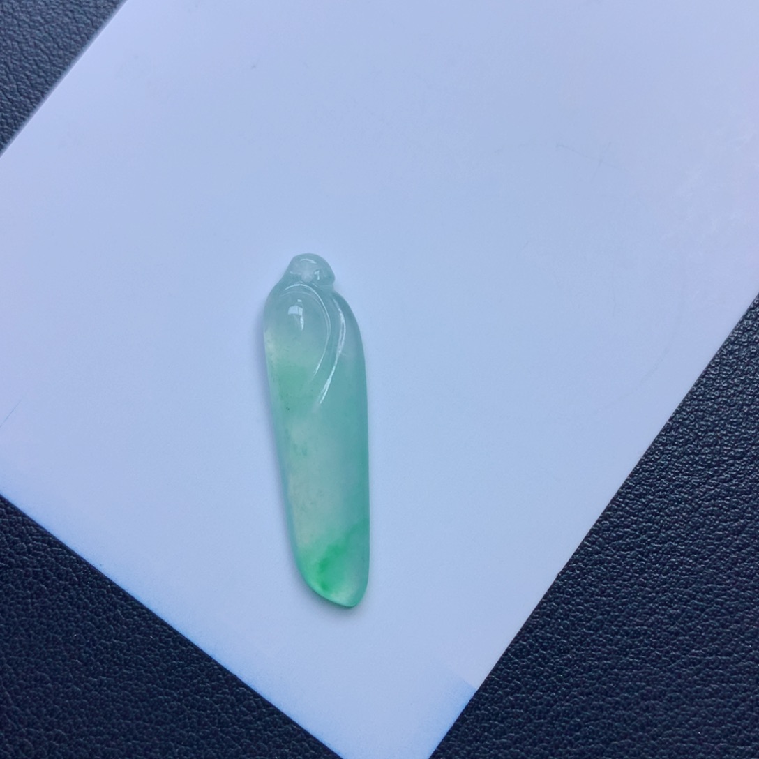 翡翠颈饰未镶嵌美*福瓜