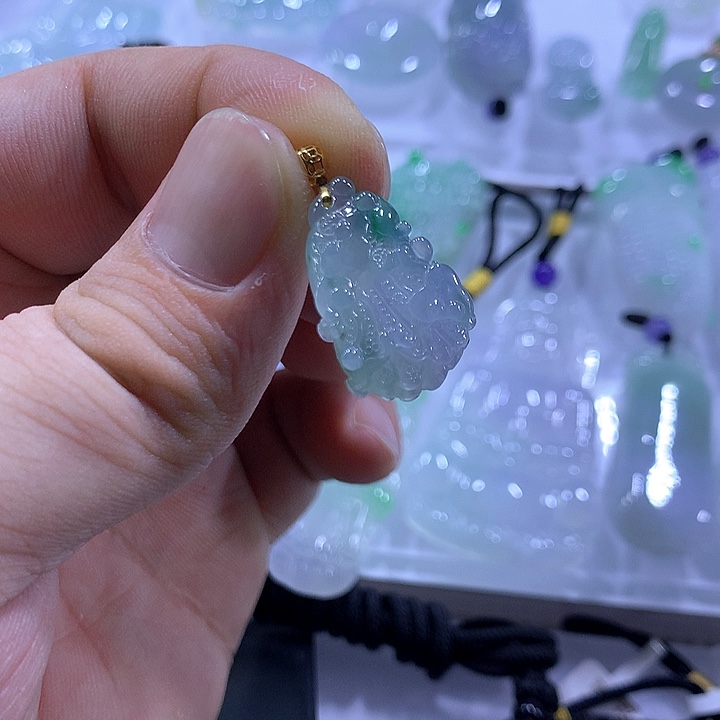 翡翠18K金镶嵌颈饰天然翡翠A货吊坠