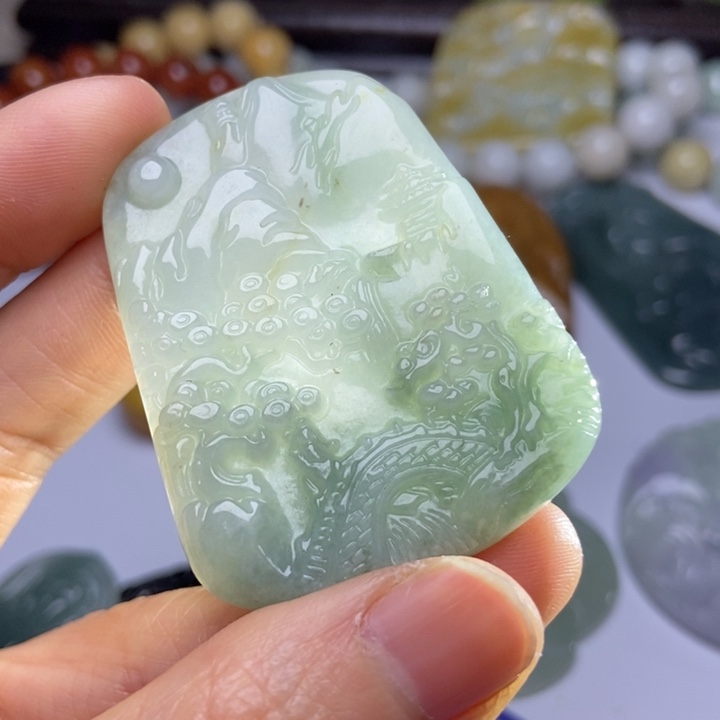 翡翠颈饰未镶嵌翡翠