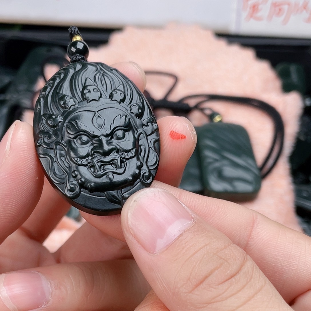 喵***哒和田玉未镶嵌手镯