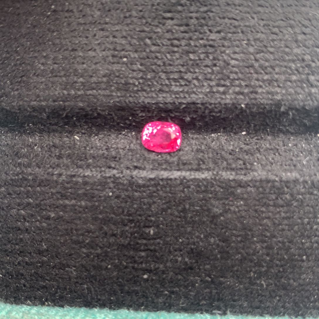 尖晶石裸石未镶嵌热粉色马亨盖0.72ct