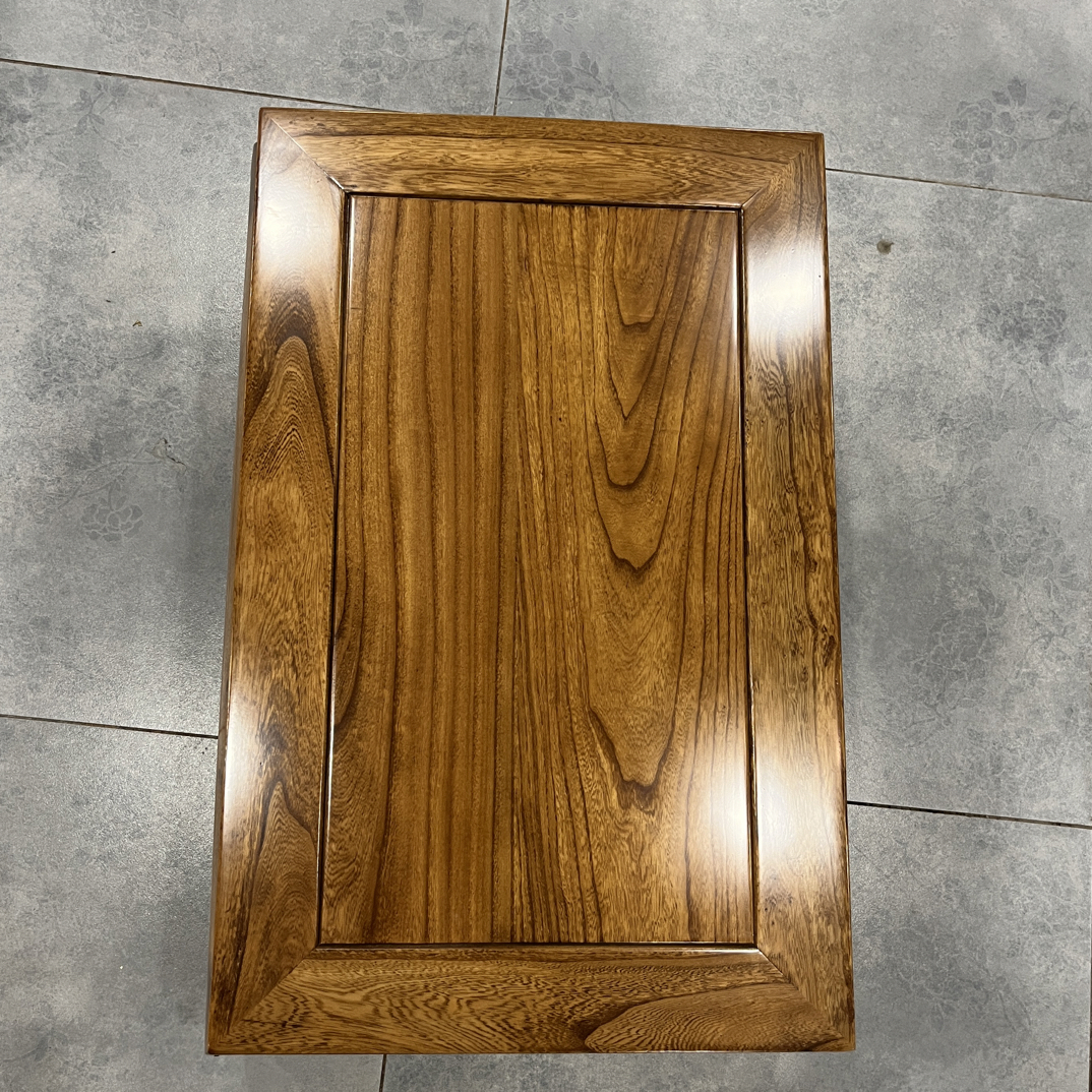 榆木罗汉床上的小桌，长70厘米，宽45厘米，高22厘米