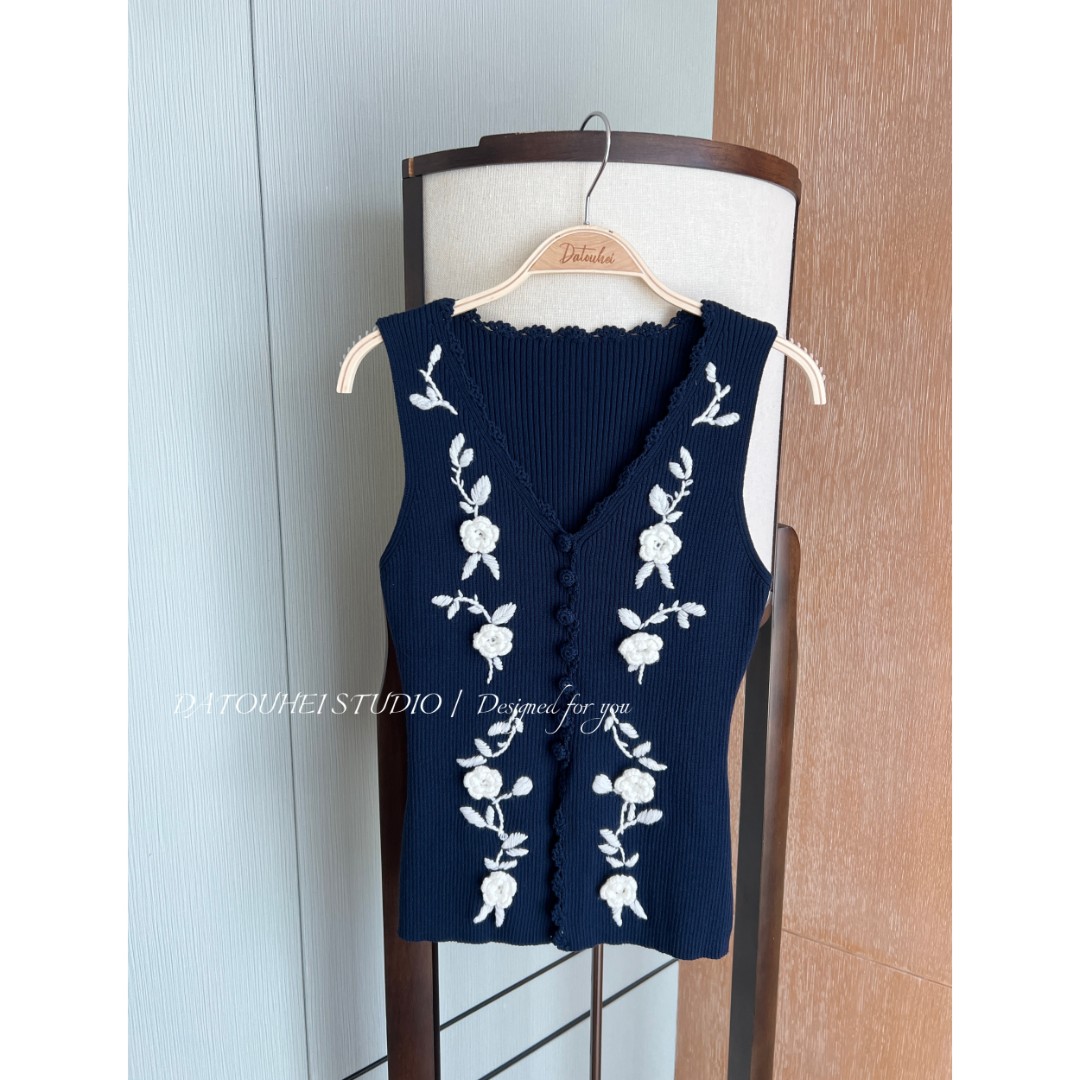 大头黑STUDIO【布蕾生花】2025女夏时尚花朵针织背心D225X07902