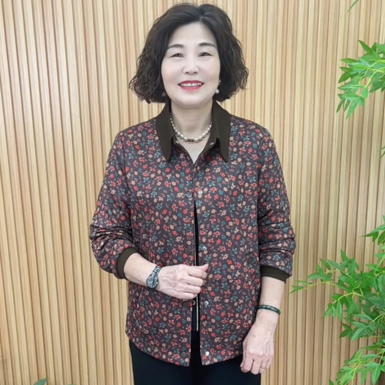 宽松型翻领休闲风碎花中老年女装中老年网红百搭长袖V5333