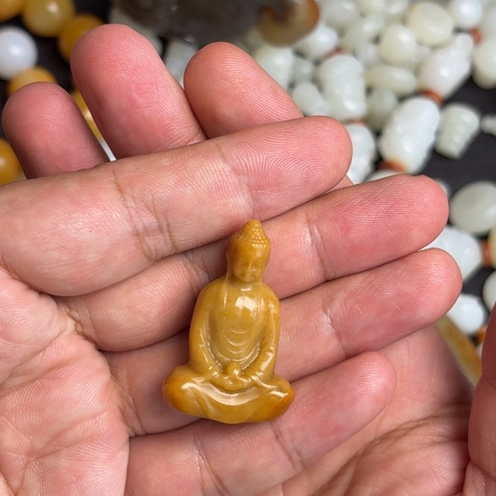 颈饰未镶嵌和田玉（白玉）